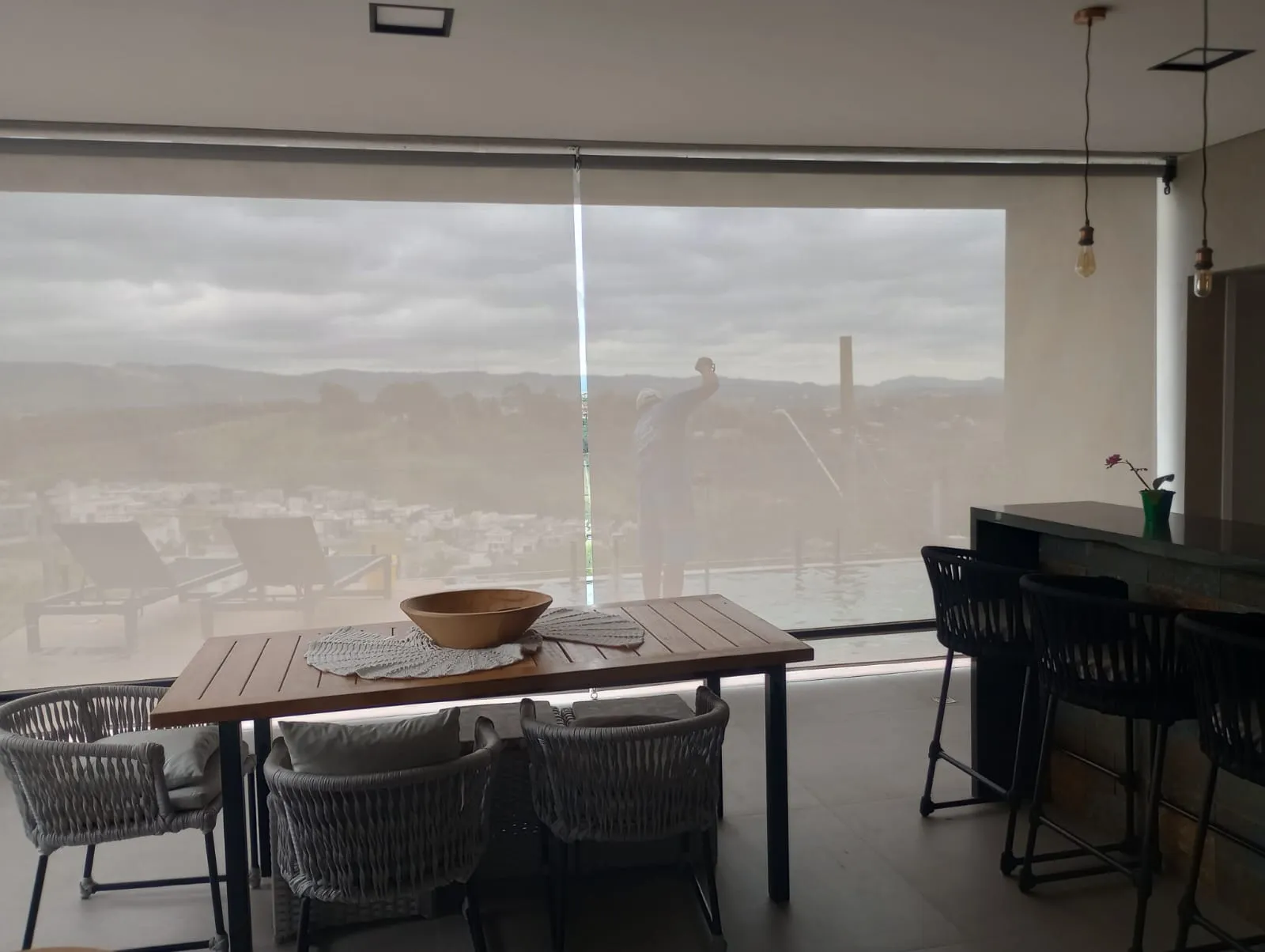 Residência com toldo cortina elegante em Sorocaba